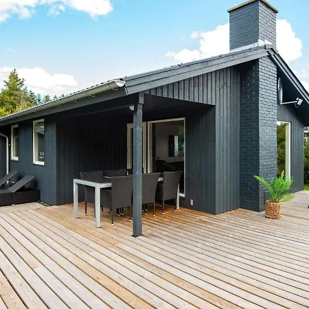 6 Person Holiday In